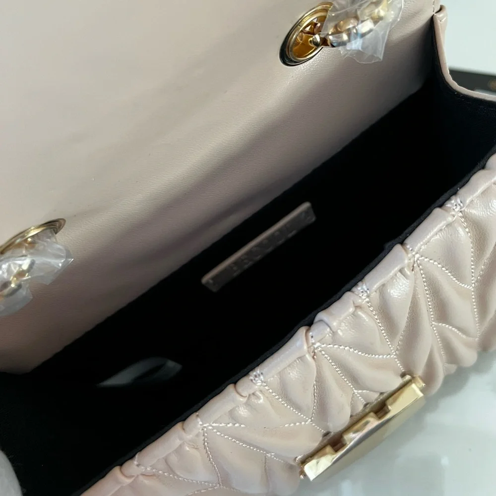 Pink Purse - Picture 2 of 7